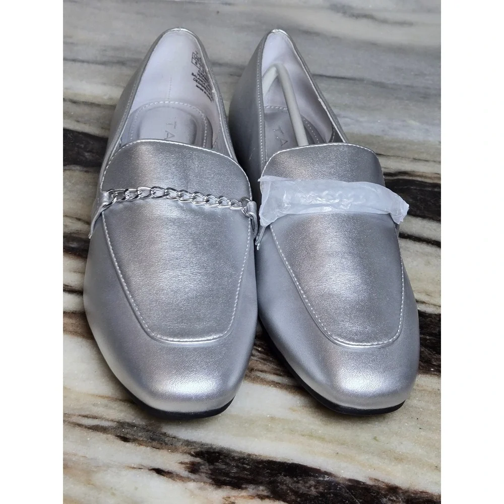 Tahari Chambord Silver Metallic Vegan‎ Leather Chain Link Loafers Size 8